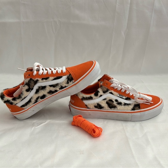 BNWT Supreme Vans ✨Host Pick✨ - Picture 7 of 9